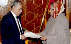 President invites Sheikh Hasina to form government