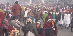 Devotees seek peace at Akheri Munajat